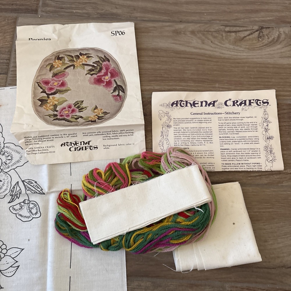 NOS Vintage 1976‎ Athena Round Pillow Peonies Flowers Crewel Needlepoint KIT 14" - Picture 3 of 5